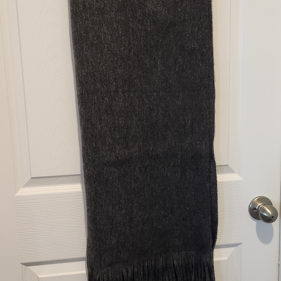 Lucky Brand Charcoal Knit Scarf - Picture 2 of 5